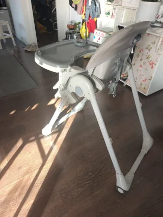 Silla de bebé alta gris de Kinder Kraft High chair