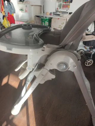 Silla de bebé alta gris de Kinder Kraft High chair