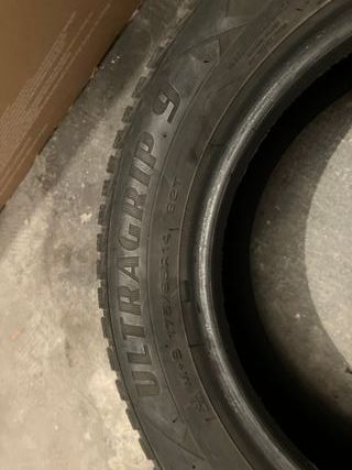 Neumáticos invernales de coche (Goodyear)