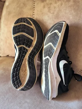 Zapatillas Nike Running Negras y Blancas