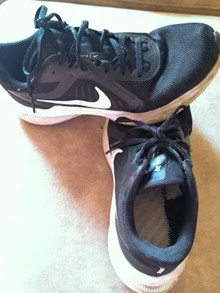 Zapatillas Nike Running Negras y Blancas
