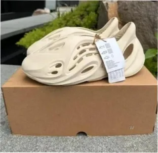 Yeezy Foam Runner Talla 41 Beige