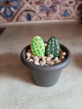 Manualidad piedras decoradas , cactus
