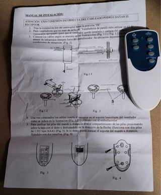 Ventilador de techo gris y blanco