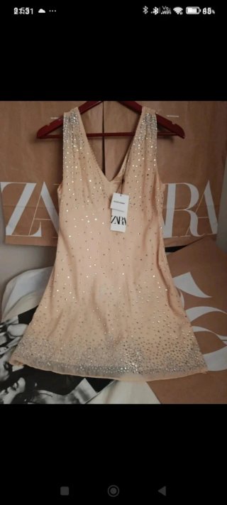 Vestido Zara Beige/Dorado con Pedrería Talla XS