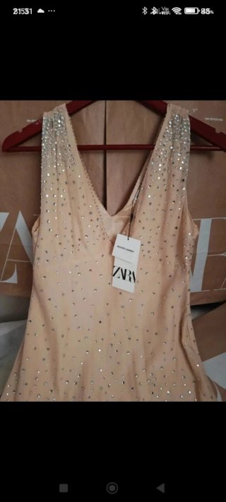 Vestido Zara Beige/Dorado con Pedrería Talla XS
