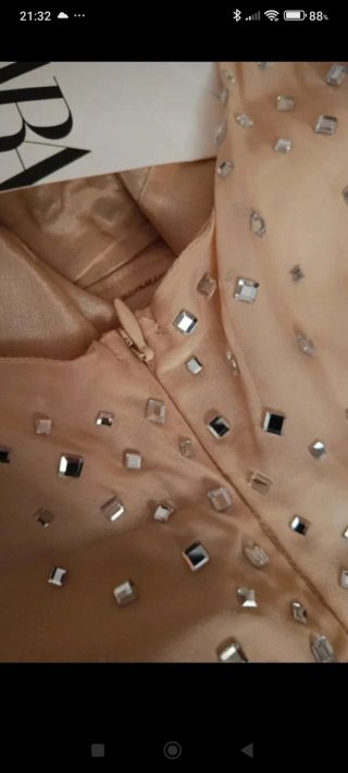 Vestido Zara Beige/Dorado con Pedrería Talla XS