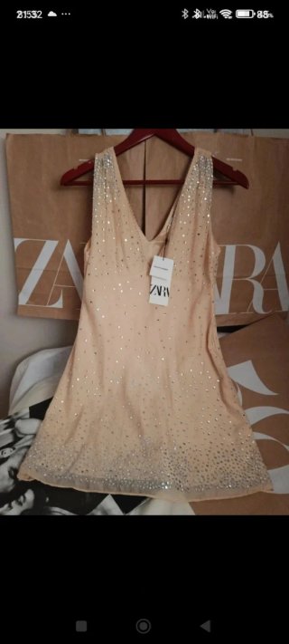 Vestido Zara Beige/Dorado con Pedrería Talla XS