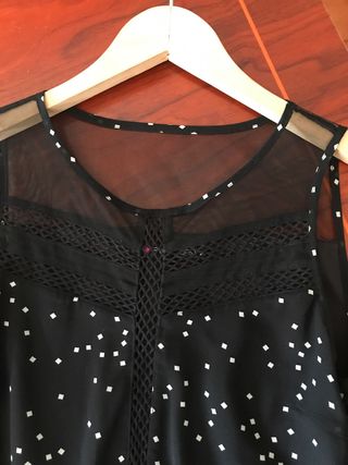 Vestido negro con estampado de cuadros