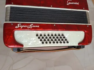 Acordeón monocromático Guerrini Super-Luxe