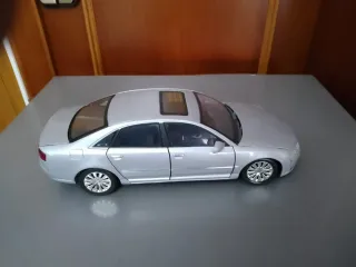 Maqueta Audi A8 1:18 Maisto