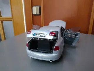 Maqueta Audi A8 1:18 Maisto