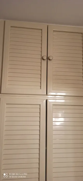 Puertas de aluminio beige para baño