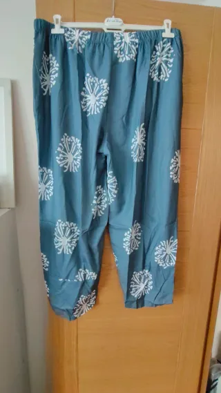 Pantalón veraniego estampado talla 48
