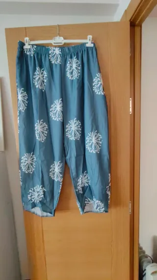 Pantalón veraniego estampado talla 48