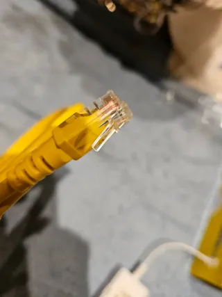 Cavo di rete Ethernet giallo