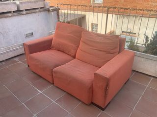 Sofá naranja de tela