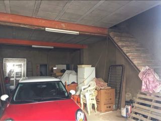 Se vende edificio de 3 plantas.