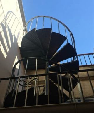 Se vende edificio de 3 plantas.