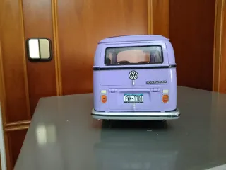 Maqueta Furgoneta Volkswagen Morada
