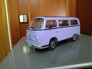 Maqueta Furgoneta Volkswagen Morada