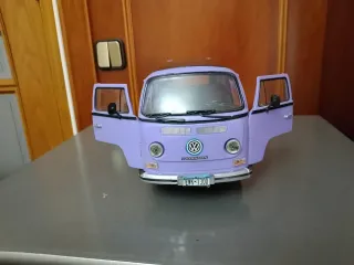 Maqueta Furgoneta Volkswagen Morada