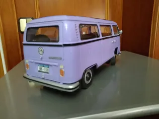 Maqueta Furgoneta Volkswagen Morada