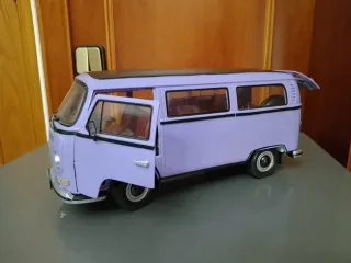 Maqueta Furgoneta Volkswagen Morada