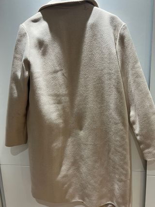 Abrigo Kiabi beige talla XL