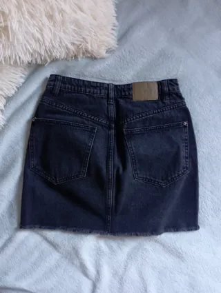 Falda vaquera negra Pull and Bear