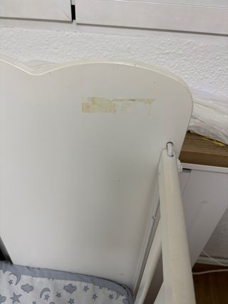 Cuna de madera blanca con ositos
