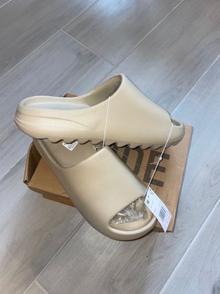 Chanclas Adidas Yeezy Beige
