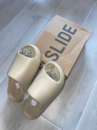 Chanclas Adidas Yeezy Beige