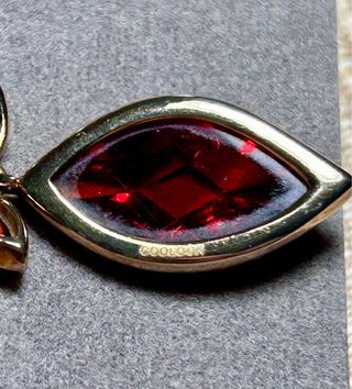 Pendientes largos Juno Coolook rojo y dorado