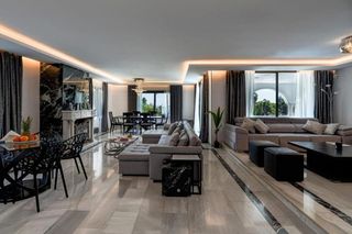 Chalet en alquiler en Nueva Andalucía centro en Marbella