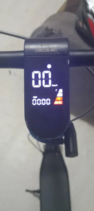 Patinete eléctrico cecotec bongo D30 matriculado