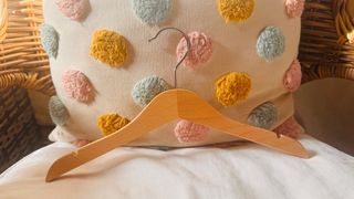 Perchas madera niños Ikea