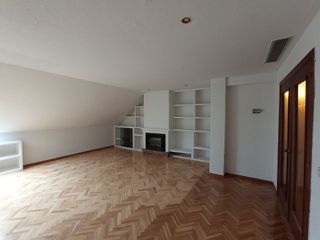 Ático en alquiler en Costillares en Madrid