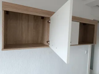Mueble de salón modular madera y blanco