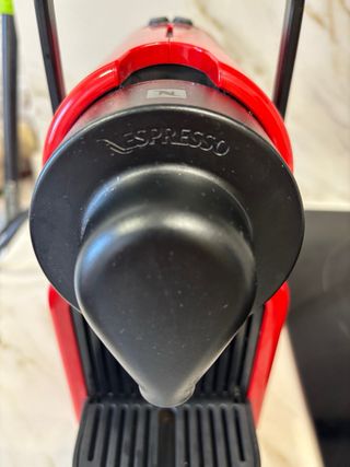 Cafetera Nespresso Inissia Roja