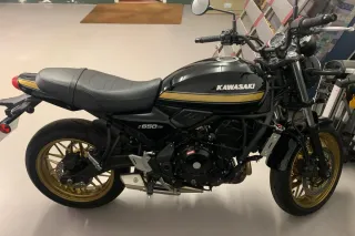 Kawasaki Z 650 RS 2024 Negra y Dorada