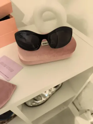 Gafas de sol Miu Miu negras