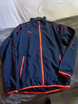 Chaqueta deportiva Puma azul y naranja