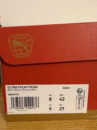 Zapatos de fútbol Puma blancos y naranjas