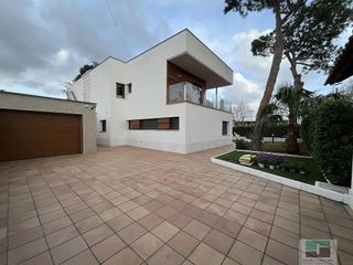 Chalet en alquiler en Montmar en Castelldefels