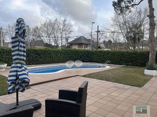 Chalet en alquiler en Montmar en Castelldefels