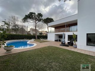 Chalet en alquiler en Montmar en Castelldefels