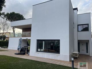 Chalet en alquiler en Montmar en Castelldefels