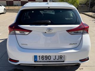Toyota Auris 2015