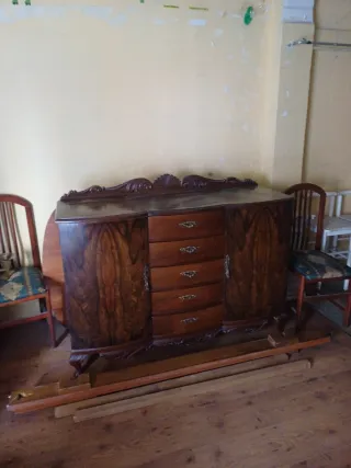 Cómoda de madera estilo clásico
